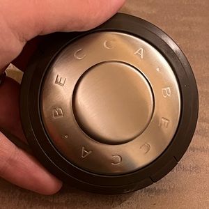 Becca Highlighter in Shade Champagne Pop